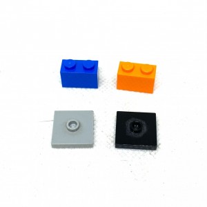 橙色lego x12件 (2x1) +藍色lego x3件 (2x1) + 灰色lego x3件 (1x1) + 黑色lego x1件 (1x1)