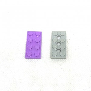 紫色lego x8件 (2x4) + 灰色lego x2件 (2x4)